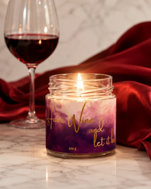 Lumânare parfumată Have wine and let it be din ceară de soia 170g – parfum conifere